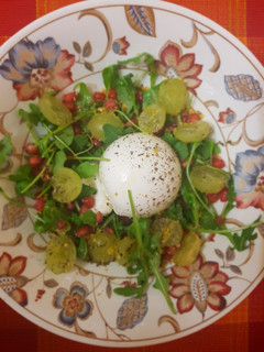Una foto de Burrata a la frutta