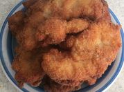 Una foto de pollo apanado
