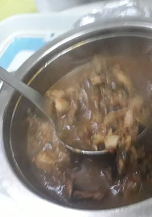 صورة لوصفة مرق الدجاج بطعم ماجي وبس