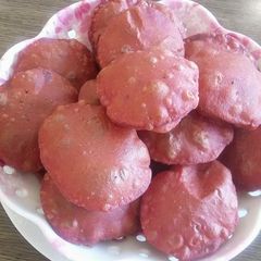 A picture of Beetroot & fudina masala poori.