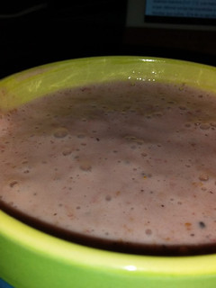 Una foto de Licuado de kiwi y frutillas