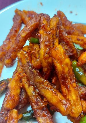 ক্রিস্পি চিলি আলু (crispy chilli aloo recipe in Bengali) রেসিপির প্রধান ছবি