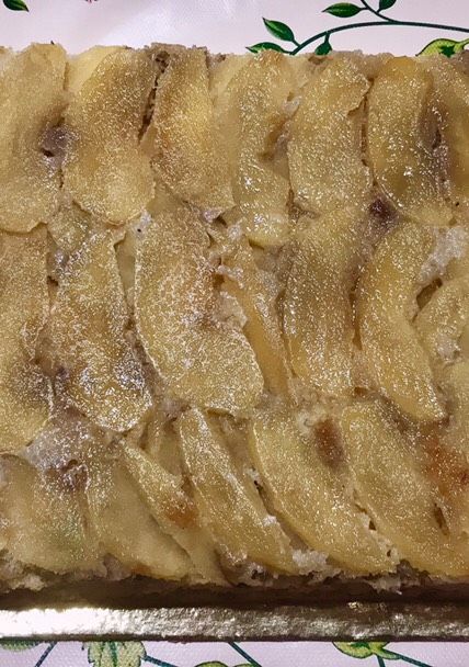 Una foto de Torta de manzana invertida 🍎 (fácil y económica)