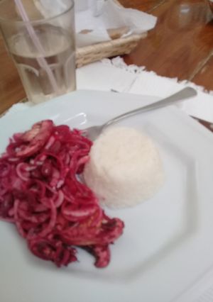 Una foto de Arroz blanco con ensalada de porotos