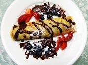 Una foto de crepe con chocolate