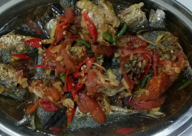 Resep Ikan goreng saos tiram oleh wenny yonathan - Cookpad