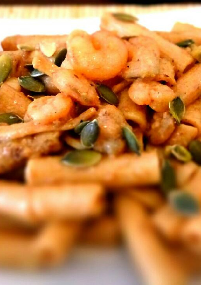 Una foto de 🍝Macarrones integrales con crema de sésamo