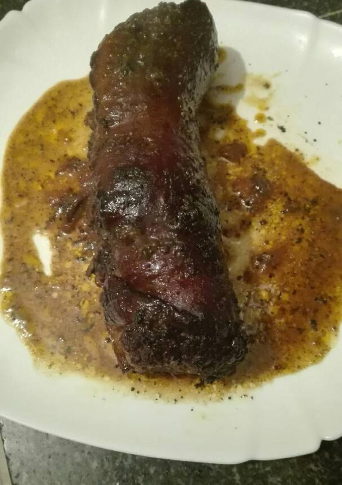 Una foto de Cochinillo relleno de carne picada de ternera beicon en GM f