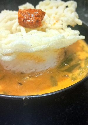 A picture of Dal palak curry.