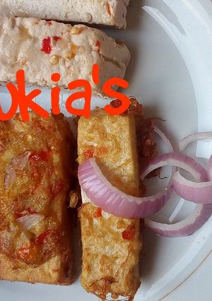 A picture of Egg coated tofu with garlic.