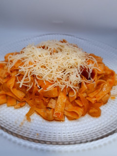 Una foto de Tagliatelle con salsa de cebolla