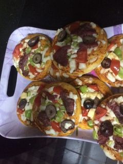 صورة لوصفة ميني بيتزا جبنه وبسطرمه