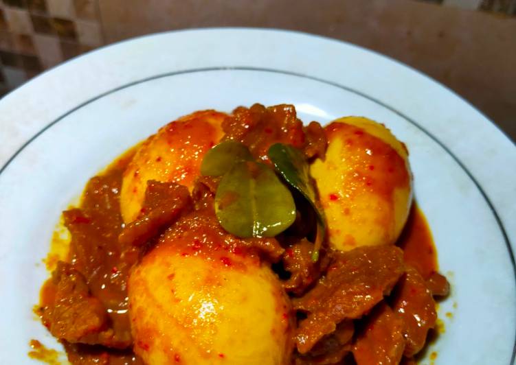 Daging telor masak pedas