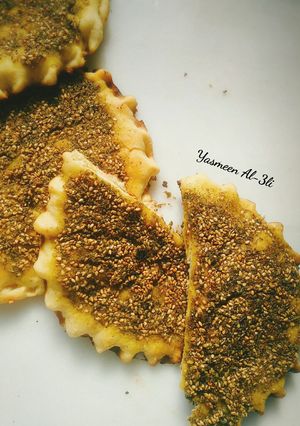 صورة لوصفة مناقيش زعتر بالعجينة القطنية 🌸