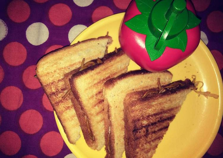 How to Prepare Speedy Grilled cheese noodles sandwich