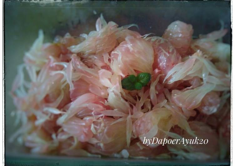 Cara Gampang Menyiapkan Asinan jeruk bali yang Bikin Ngiler