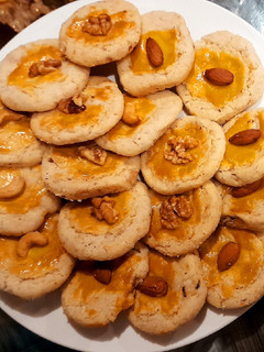A picture of Dry fruits naan khatai.