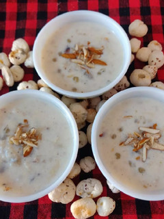 मखाना साबूदाना खीर (Makhna sabudana kheer recipe in Hindi) रेसिपी मुख्य फोटो