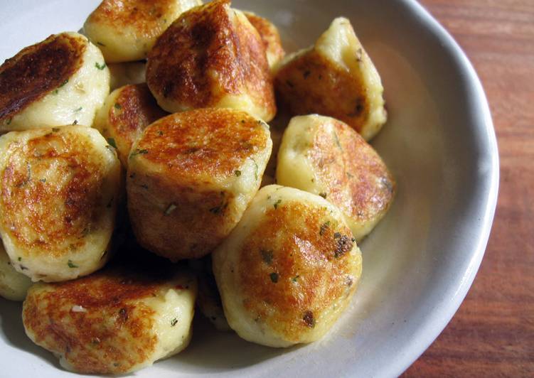 Simple Way to Prepare Homemade Potato &amp; Cheese Mochi
