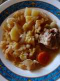 Repollo con patatas y rabo