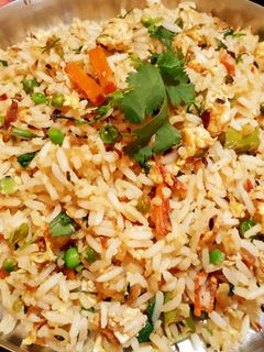 রাত্রের বেঁচে যাওয়া ভাত ভাজা (ratrer beche jawa bhat bhaja recipe in Bengali) রেসিপির প্রধান ছবি