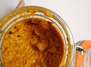 Una foto de Pasta de cúrcuma activada para leche dorada