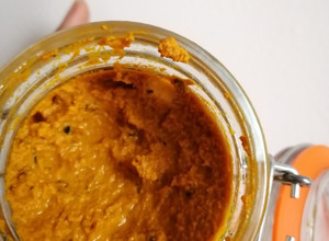 Una foto de Pasta de cúrcuma activada para leche dorada