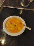 Gebrannte Rüeblisuppe von hausgemachter Fleischbrühe