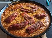 Una foto de costillas adobadas arroz