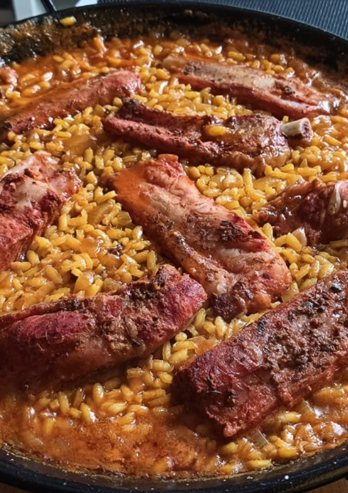 Una foto de Arroz con costilla