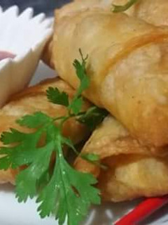 A picture of Spring Rolls.🌈🌈🌺 .