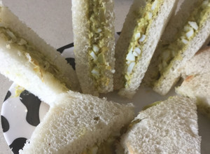 Una foto de Sándwich Copetin de Palta, Queso Crema y Huevo duro