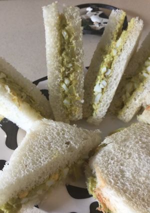 Una foto de Sándwich Copetin de Palta, Queso Crema y Huevo duro