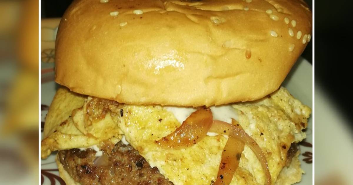 Beef double patty burger Recipe by Zainab Eman Cookpad
