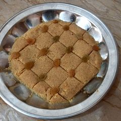 A picture of Sooji and besan ki burfi 🍣.