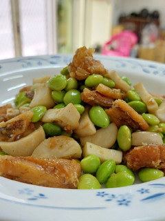 超市料理-紅燒鰻拌炒杏鮑菇毛豆 的食譜成品照片