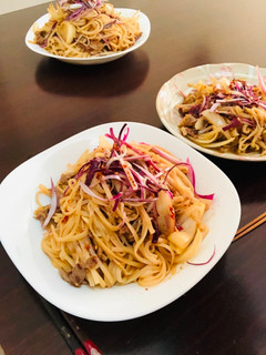 Una foto de Fideos salteados con carne al wok干炒牛河粉 乾炒牛河 Hofan 🇨🇳🇭🇰🇺🇾🇯🇵ビーフホーファン