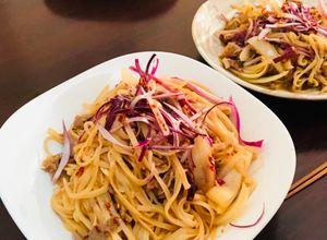 Una foto de Fideos salteados con carne al wok干炒牛河粉 乾炒牛河 Hofan 🇨🇳🇭🇰🇺🇾🇯🇵ビーフホーファン