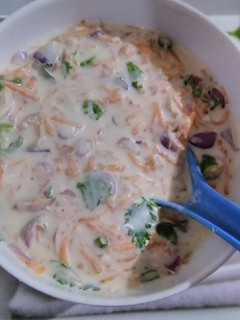 Raw onion carrot raitha (Raw onion carrot raitha recipe in tamil) செய்முறை முக்கிய புகைப்படம்