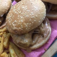 A picture of Zinger burger 🍔.