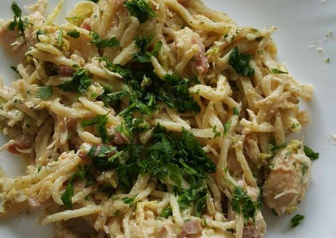 Foto principal de Espaguetis con pollo y brócoli