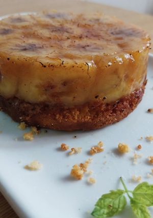 Una foto de Tarta tatin de plátano caramelizado con masa sablé breton (sin gluten)