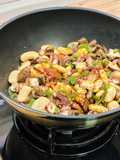 Wok de pulpo con judiones de La Granja y champiñón Portobello