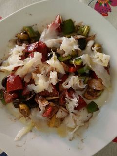 Una foto de Esqueixada con bacalao ahumado