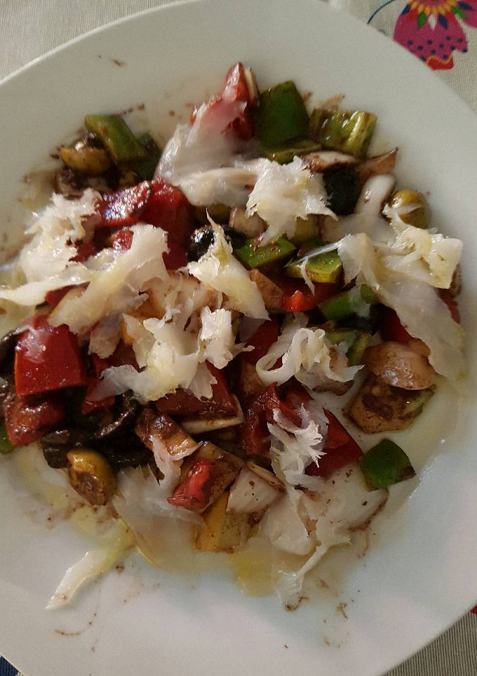 Una foto de Esqueixada con bacalao ahumado