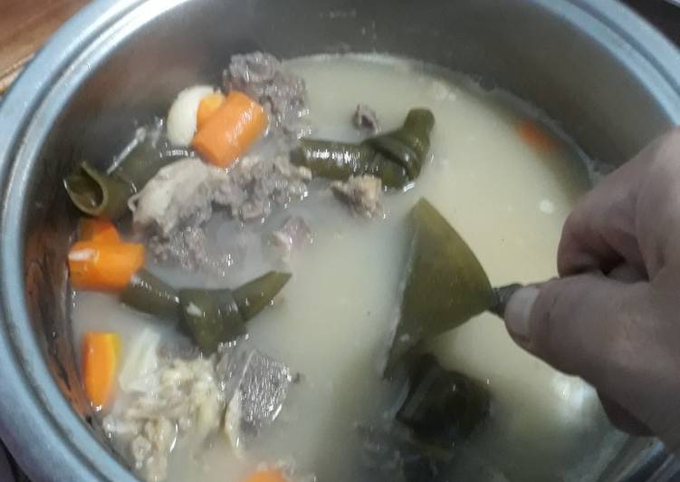 Soup tulang leher sapi rumput laut