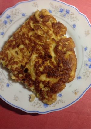 Una foto de Tortilla de cebolla, ajo, puerro y queso rallado parmesano