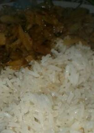 Una foto de Olluquito con carne de res y papa frita