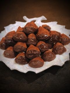 Foto di Castagne di frolla con datteri cioccolato fondente e castagne