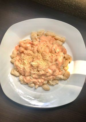 Una foto de Ñoquis de papa con salsa rosa 🍝